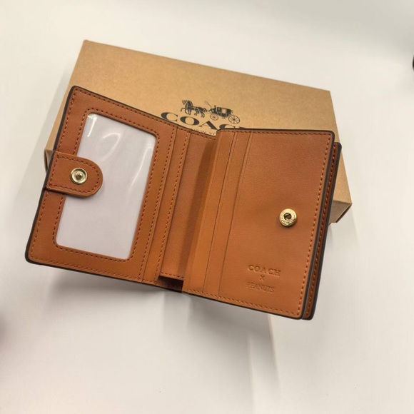 NWT Coach Tan Wallet with Snoopy Design - Picture 4 of 6